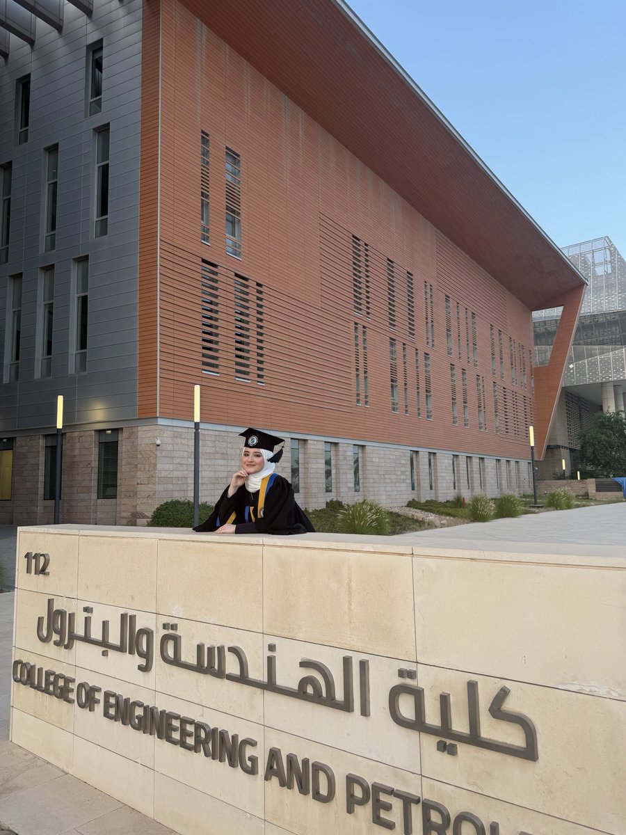 fajer_rm's tweet photo. ♥️🎓 https://t.co/7ZoINd2Hsb