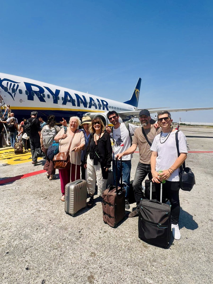 irene_grandi's tweet photo. Destinazione Sardegna. ✈️🎶

Squadra al completo. Strumenti già imbarcati e noi pronti per una nuova notte di musica insieme.
Manca solo una cosa… voi! ❤️
A domani Carbonia!

Irene

#IreneGrandi #Fieradimetour2026 #invacanzadaunavita https://t.co/tWSDXJqvAe