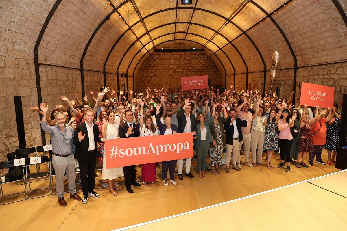 MargaProhens's tweet photo. Molts d’anys @apropacultura per aquests primers 5 anys de permetre que la cultura estigui a l’abast de tothom! 👏🏼 Perquè la cultura sempre és un pont, un punt d’unió, una eina d’inclusió social i una oportunitat perquè tothom tengui el seu espai dins la nostra societat.

Gràcies Apropa Cultura per aquesta tasca necessària i imprescindible que, des de fa cinc anys, obre portes, crea oportunitats, transforma i ajuda a construir una societat més justa i cohesionada.

L’oci, la cultura i el lleure no poden ser un privilegi reservat a uns pocs.  Per això, fa dos anys que va nèixer un dret ja consolidat: la bonificació de l’oci adaptat. Perquè el lleure no podia suposar una despesa inassumible ni una barrera per a moltes famílies. 

Des del @goib seguirem fent feina per garantir aquests drets a l’abast de tots els ciutadans de les Illes Balears. Perquè la cultura només té sentit si arriba a tothom.

Per molts d’anys més, Apropa Cultura!