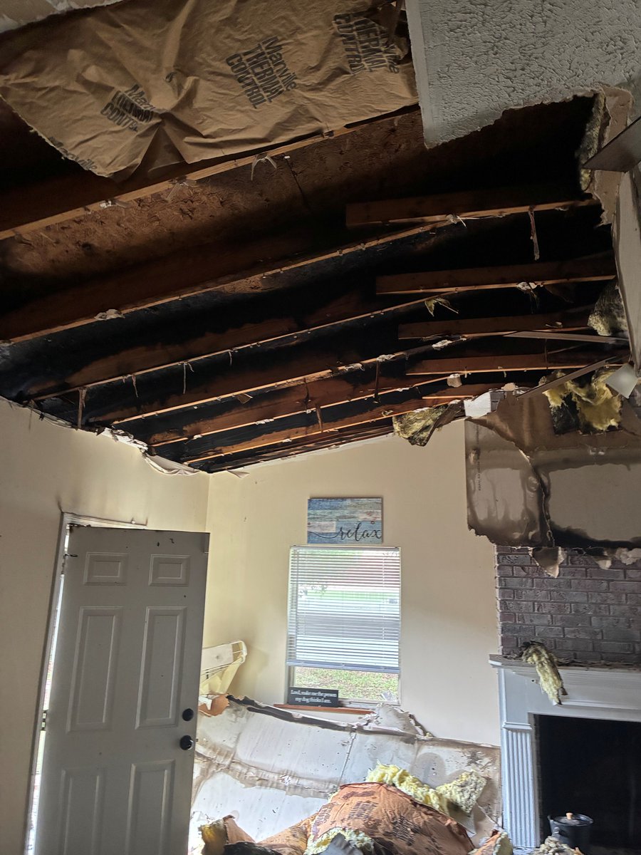 citruscofire's tweet photo. ๐ Structure fire Thursday on E. Morley St. in Inverness.
A working smoke alarm alerted occupants, allowing them to safely evacuate and call 911.
Firefighters quickly contained the fire and prevented further damage.
#CCFR #FireSafety #SmokeAlarmsSaveLives https://t.co/VSEgjeaHz2