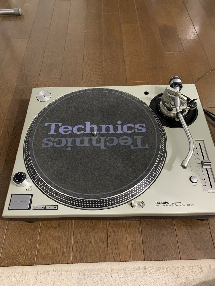 hsanori's tweet photo. MK5の掃除。
本当汚かった。

Technicsって本当頑丈だな。 https://t.co/2fADdCZvHF