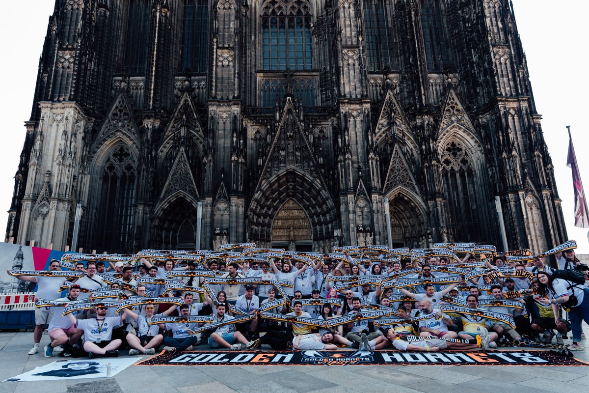 GoldenHornets's tweet photo. Après avoir visité la Cathédrale de Cologne, il ne nous reste plus qu’une chose à faire : voir les joueurs de Vitality entrer dans LA Cathédrale de CS ! 🐝💛

#VITWIN #VFORVICTORY https://t.co/U1iL88suZP