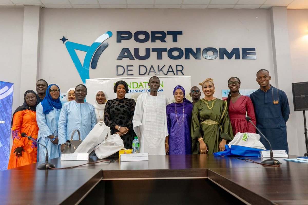 onpn_sn's tweet photo. 𝐏𝐮𝐩𝐢𝐥𝐥𝐞𝐬 𝐝𝐞 𝐥𝐚 𝐍𝐚𝐭𝐢𝐨𝐧 : 𝐥𝐚 Fondation PAD Port Autonome de Dakar 𝐫𝐞𝐧𝐨𝐮𝐯𝐞𝐥𝐥𝐞 𝐬𝐨𝐧 𝐚𝐩𝐩𝐮𝐢 𝐚̀ 𝐡𝐚𝐮𝐭𝐞𝐮𝐫 𝐝𝐞 𝟓𝟎 𝐦𝐢𝐥𝐥𝐢𝐨𝐧𝐬 𝐅𝐂𝐅𝐀

L’Office national des Pupilles de la Nation (ONPN) et la Fondation du Port Autonome de Dakar ont procédé, ce vendredi 19 juin, au renouvellement de leur convention de partenariat d’un montant de 50 millions de francs CFA en faveur des Pupilles de la Nation.

La cérémonie de signature s’est tenue à la Direction générale du Port Autonome de Dakar, en présence des dirigeants des deux structures. Elle marque une nouvelle étape d'une collaboration à fort impact social entamée le 29 juillet 2024.

Les résultats obtenus durant la première phase ont été jugés satisfaisants par les deux parties, avec plusieurs réalisations ayant contribué à renforcer l'offre de prise en charge éducative, sociale et sanitaire d'enfants vulnérables.

Convaincus de la pertinence de cette convention et soucieux de poursuivre les actions déjà engagées, l’ONPN et la Fondation PAD réaffirment ainsi leur engagement commun pour les droits et le bien-être des Pupilles de la Nation.

#ONPN #FondationPAD #PortAutonomeDeDakar #pupillesdelanation