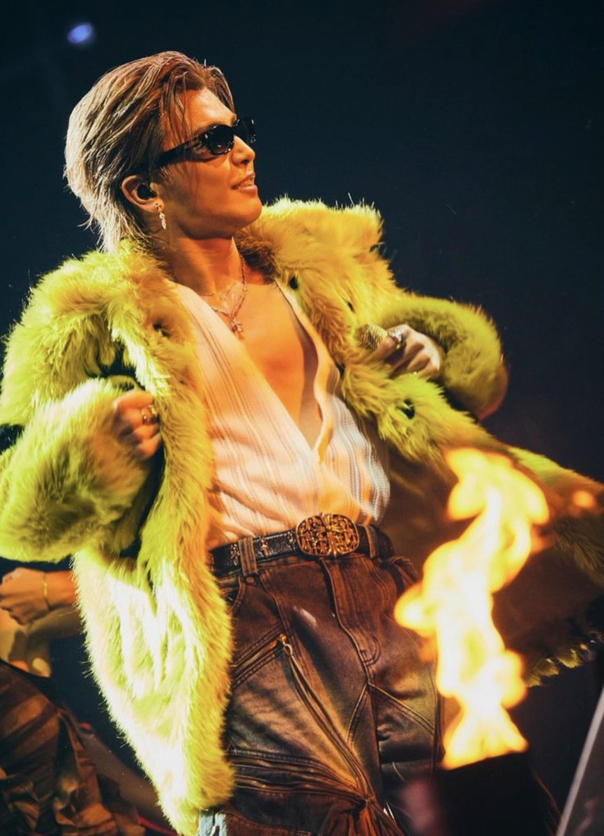 19yuyu02's tweet photo. Uh, bow down, 
I'm back in the building

“神がかるこの瞬間
逸らすんじゃねぇ Your eyes❤️‍🔥”
#WORKITOUT ココ好き

今日はこのフレーズが頭の中をぐるぐるリフレインしてた😆💫
#岩田剛典 #GAN
https://t.co/NE91wVcrXR https://t.co/9kF6BzWrCk