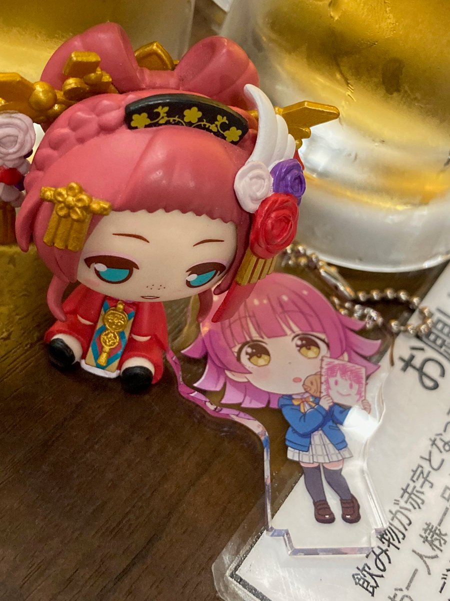 DualBlue_LZ's tweet photo. 本日のメインイベント、葵 春空さん・KSさんと神戸三宮でガッツリ飲んできました。良く冷えたビールと、パリパリな鶏皮の組み合わせは最高です！

さらにMr.R(リーサ)さん（@MrRSS_SaberStar）・葵さんが企画された虹ヶ咲の二次創作冊子を頂戴しましたので、さっそく拝読させていただきます～。 https://t.co/30eCVOvg6U