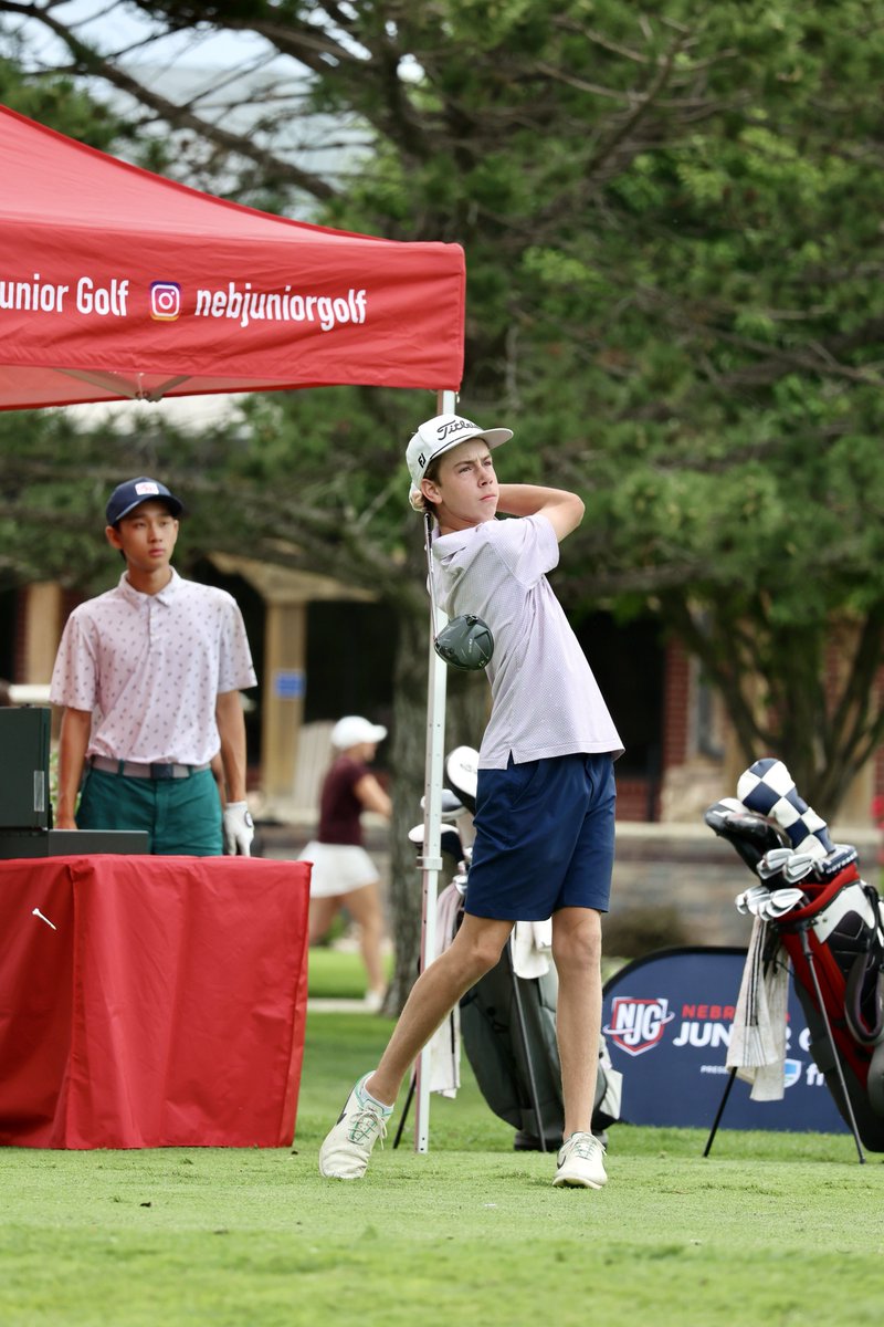 NebJuniorGolf's tweet photo. Our Boys 14-15 leaders are off!

🏌️‍♂️Elkhorn’s Brady Zehnder
🏌️‍♂️Hastings’ Jameson Sullivan
🏌️‍♂️Lincoln’s Leo Hong

#CNJA | @5pointsbank https://t.co/0icLgxz0Se
