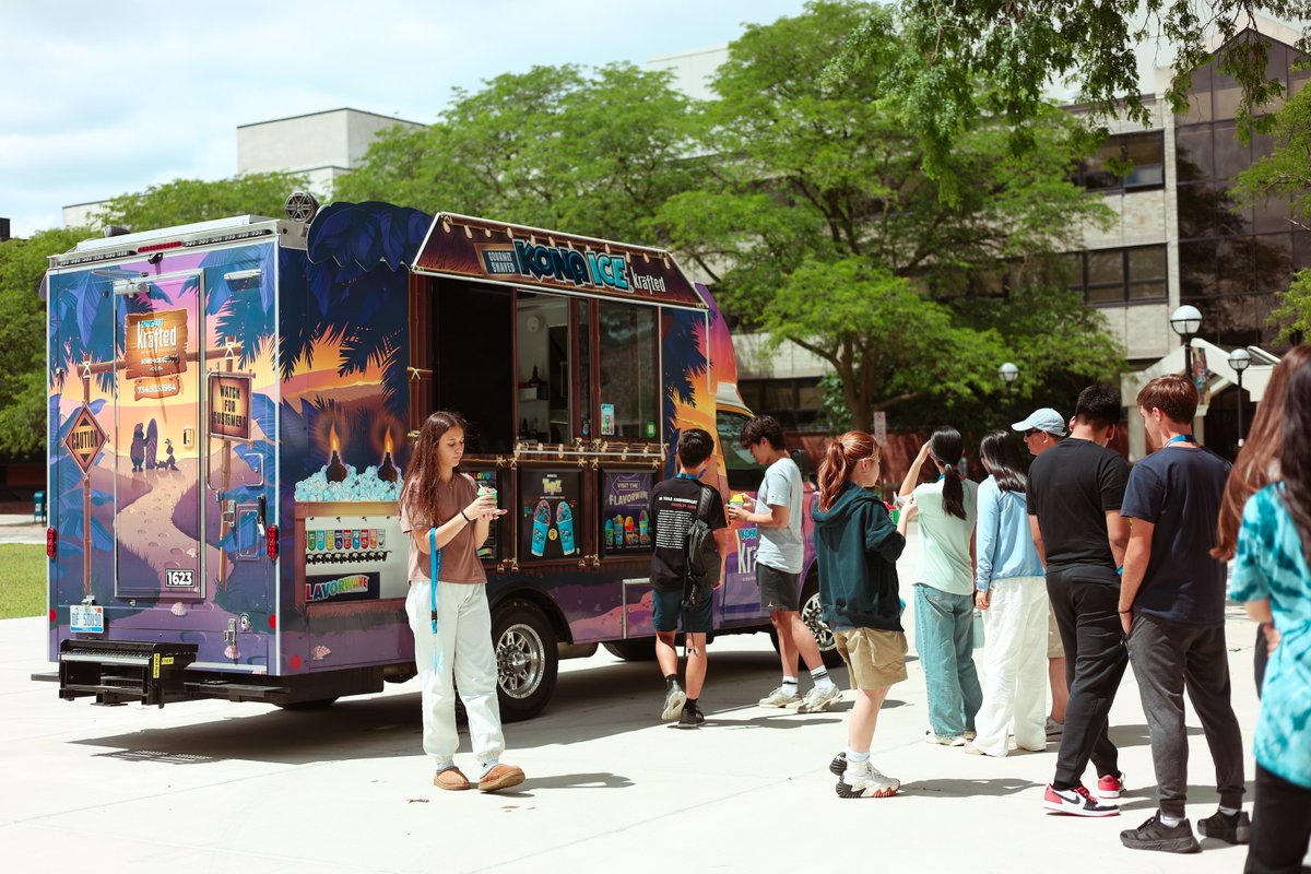 launchx's tweet photo. Summer at LaunchX also means getting off campus and exploring the city together!

We’re heading to the boardwalk at Belmont Park, catching the 4th of July fireworks over Seaport Village, and heading out to Petco Stadium to watch the Padres vs. D-backs game 💃 https://t.co/LC1qu21BSj