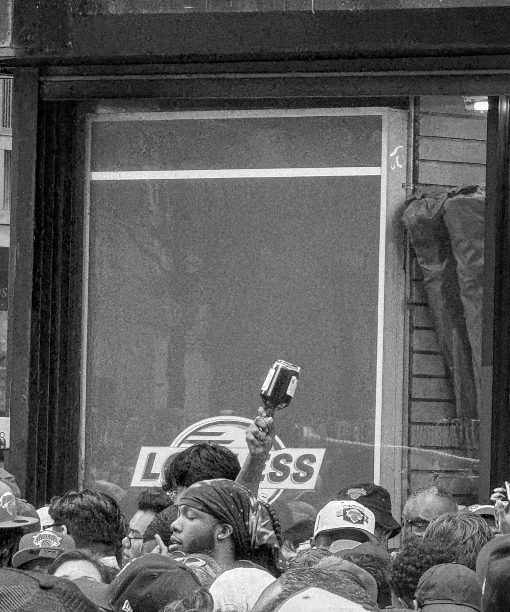 TimHaber's tweet photo. Scenes from the Knicks Parade https://t.co/PpFgVOMDIx