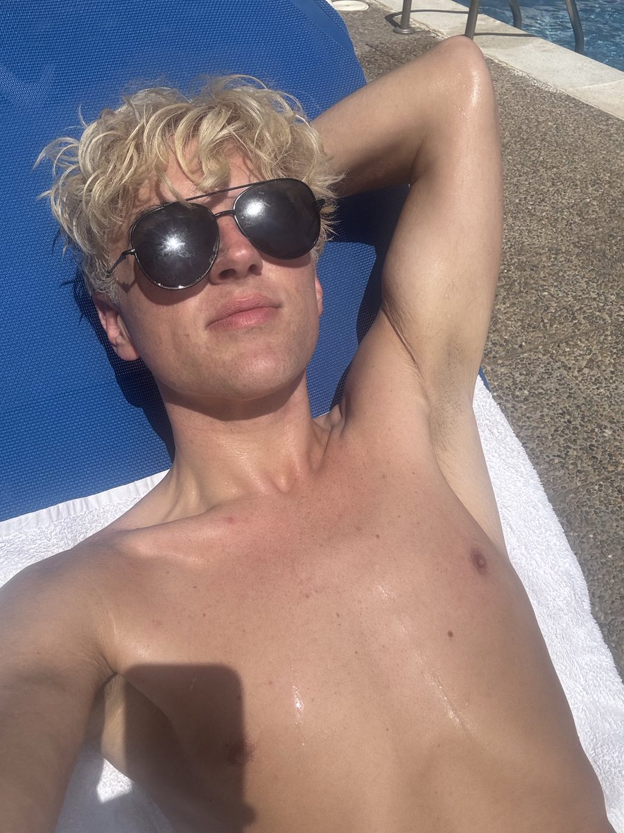 DanielJSilver's tweet photo. Great day in Sitges, enjoying the sun and good music. 🙏 https://t.co/8OjNRVzGaG