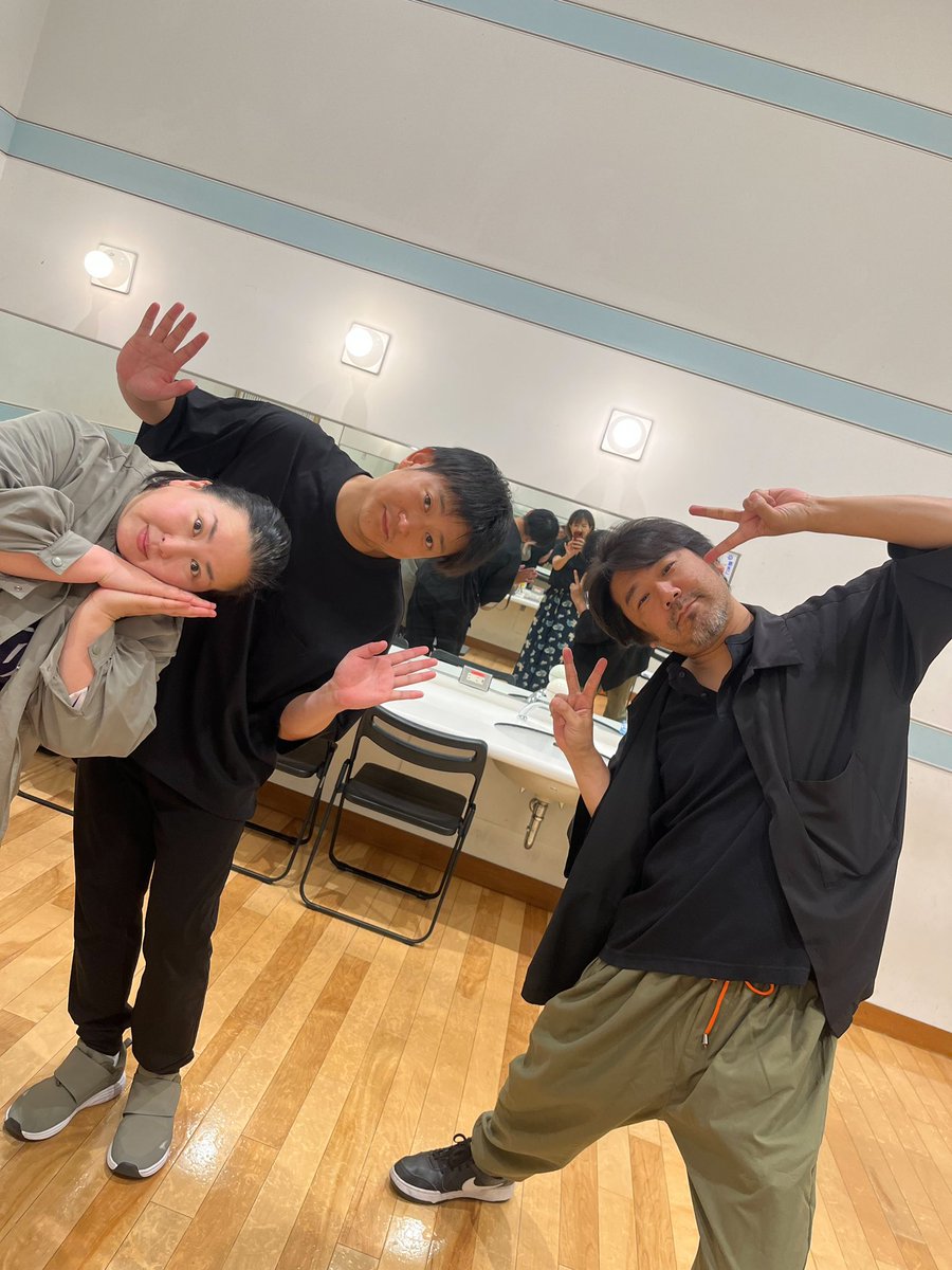 krs10ysak's tweet photo. 【#BIGMOUTH2】
写真撮れました。
今日も稽古。

確かに新鮮です。
今日は笑いが堪えきれなかった…

楽しかったなぁ。

この空気感をお見せ出来ればと
是非

https://t.co/dvh09NxVXe https://t.co/TEWXMpp7VN