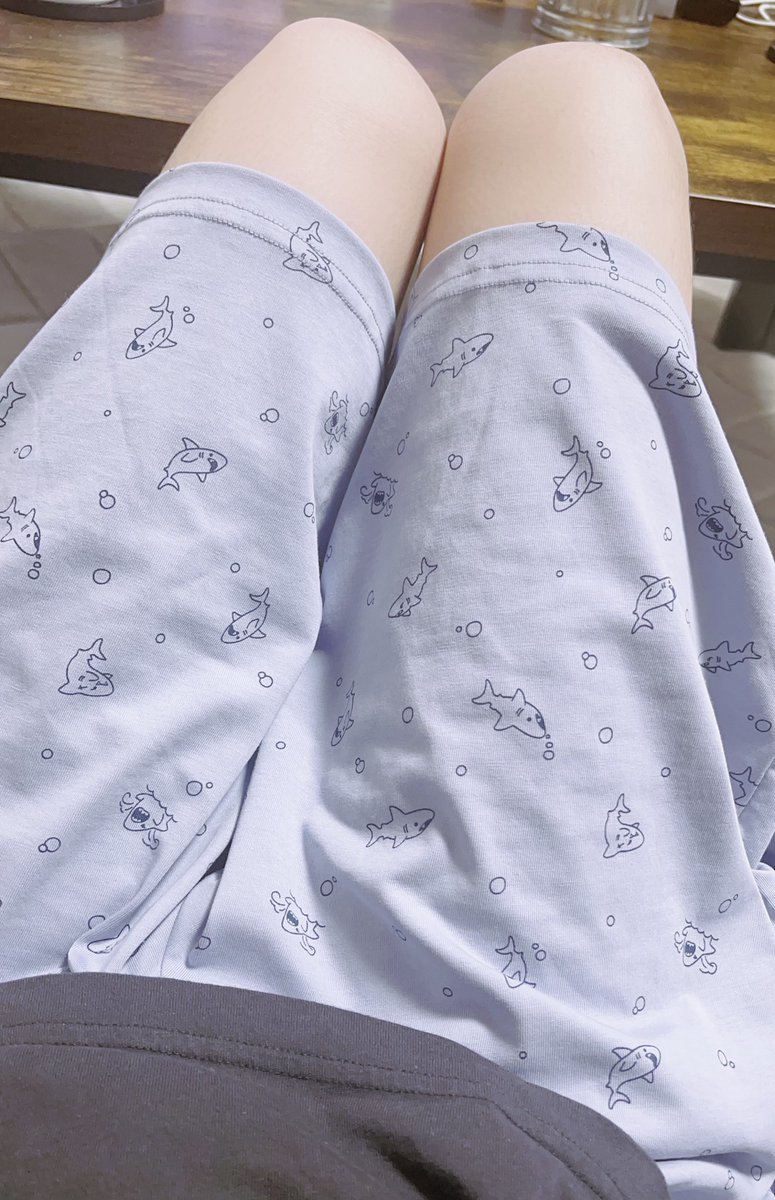batta715's tweet photo. サメの柄の部屋着が可愛くて買ってしまった🦈部屋着はゆるければゆるいほど良い https://t.co/JXs0Umpf42