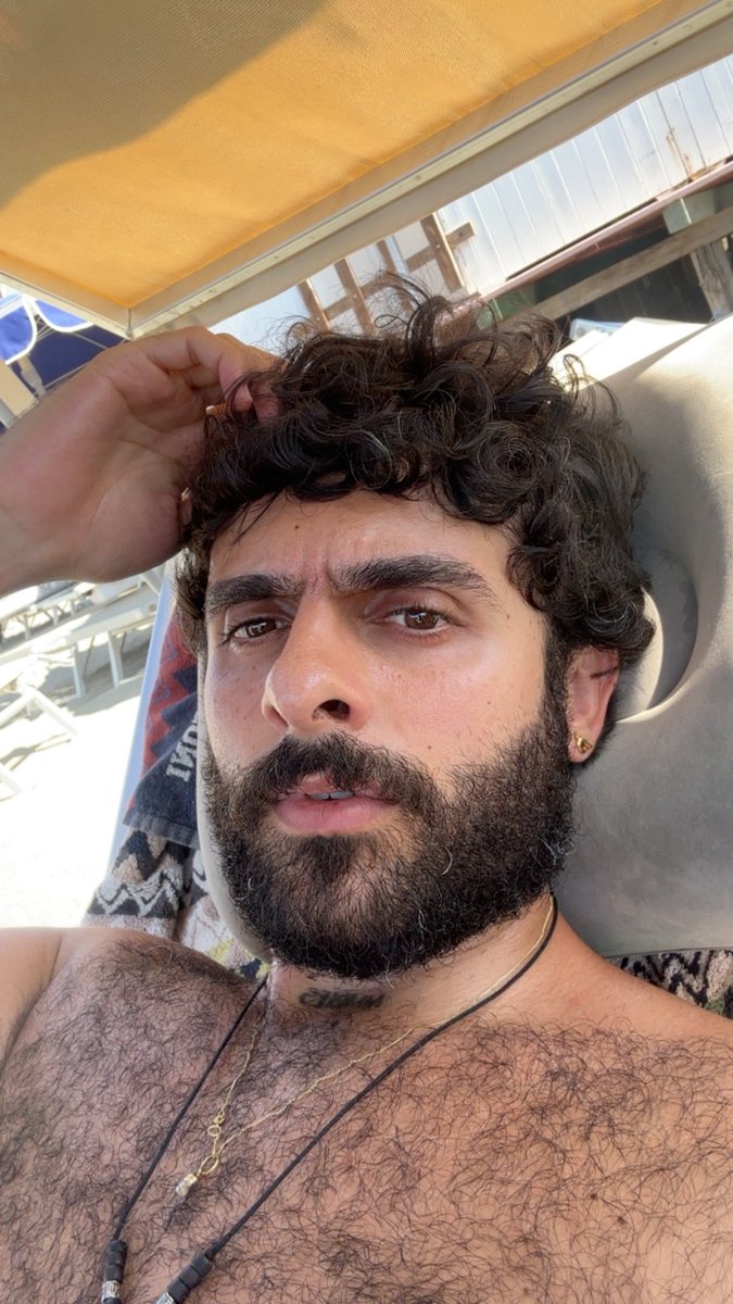 dreainstudio's tweet photo. Felt cute might eat later 🥥🌴 https://t.co/OnlP3HuONK