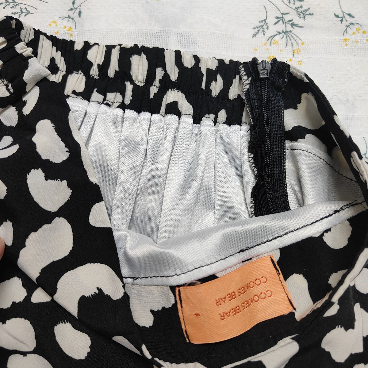 Mheebrown76's tweet photo. (77) กะโปรงเอวสม็อค
Sz. เอว24-28 สพ38 ย16
🍥 30 บาท

#ส่งต่อเสื้อผ้ามือสอง #ส่งต่อเสื้อผ้ามือ2  #เสื้อผ้ามือสอง #เสื้อผ้ามือ2 #ส่งต่อ #ส่งต่อกระเป๋า  #โล๊ะตู้ #ส่งต่อเสื้อผ้า https://t.co/AQVkXOCnTM