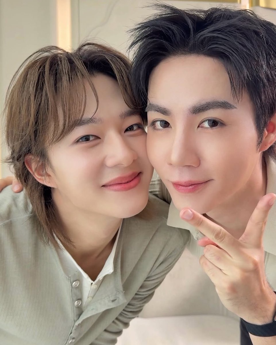 AfternoonZeeNew's tweet photo. ◜IG : new_cwr⌇

🗓 : 19.06.2026

😚💕

#THEKLINIQUEXZeeNuNew #ZeeYourNewSkin

@zee_pruk @CwrNew
꒰ #ZeeNuNew #ซนซน ꒱ https://t.co/8S0znd3Jjo