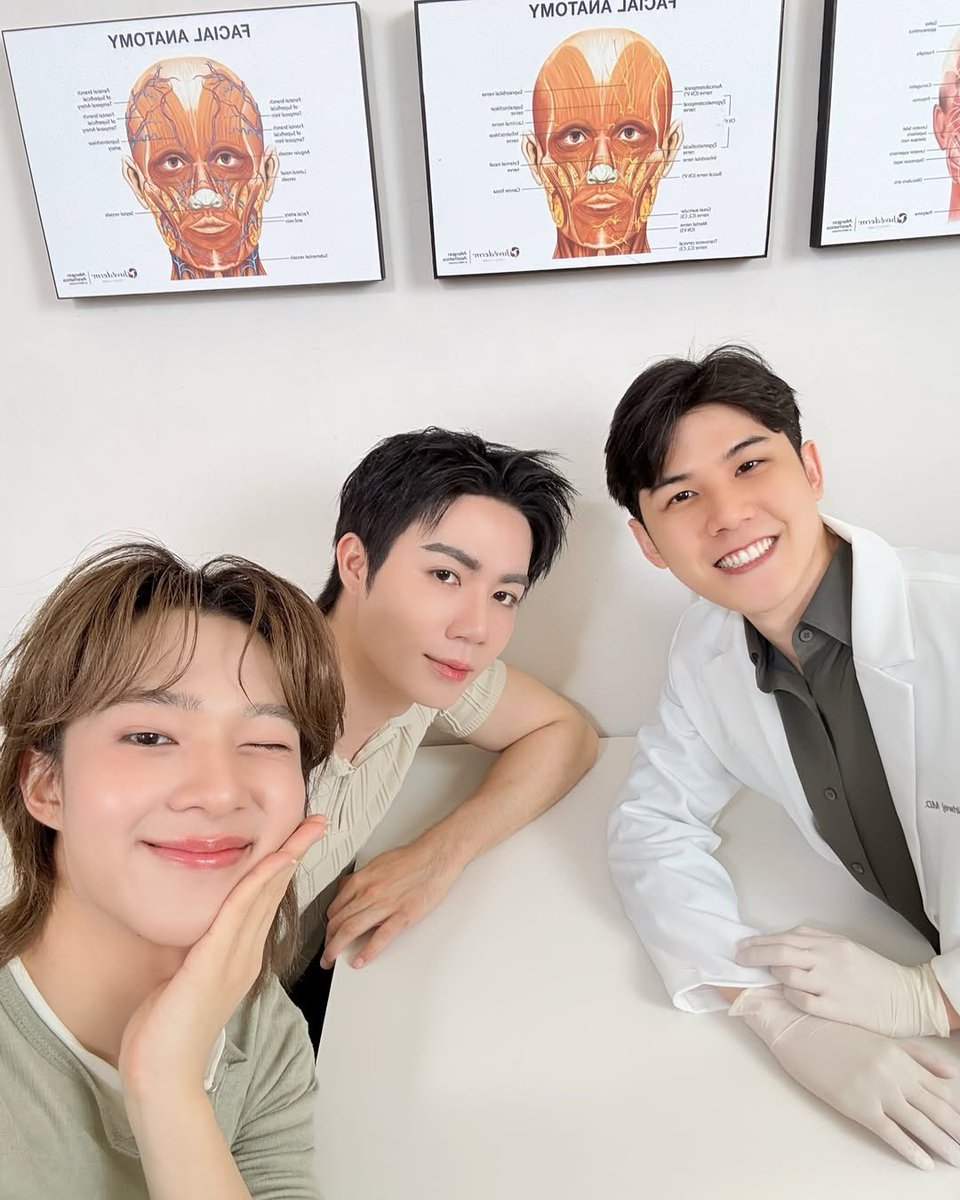 AfternoonZeeNew's tweet photo. ◜IG : new_cwr⌇

🗓 : 19.06.2026

😚💕

#THEKLINIQUEXZeeNuNew #ZeeYourNewSkin

@zee_pruk @CwrNew
꒰ #ZeeNuNew #ซนซน ꒱ https://t.co/8S0znd3Jjo