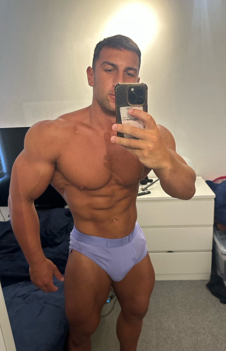 AlphaMuscleGod7's tweet photo. Horny to pound a wallet 🪪😈 https://t.co/Vojx4JSBRz