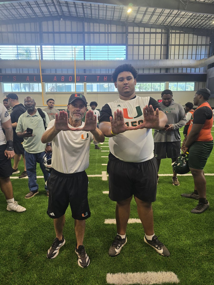 Rondomojo1's tweet photo. We had an amazing day at @coach_cristobal Ol/Dl day!    Took 13 lineman down to learn and get better.  @CoachMirabal and @lewis_damione loved on our kids all day and truly made this camp memorable for our kids.     Thank you coaches.   Love and and appreciate you more than words can say.  @FCAEmpowered  will be back next year!!