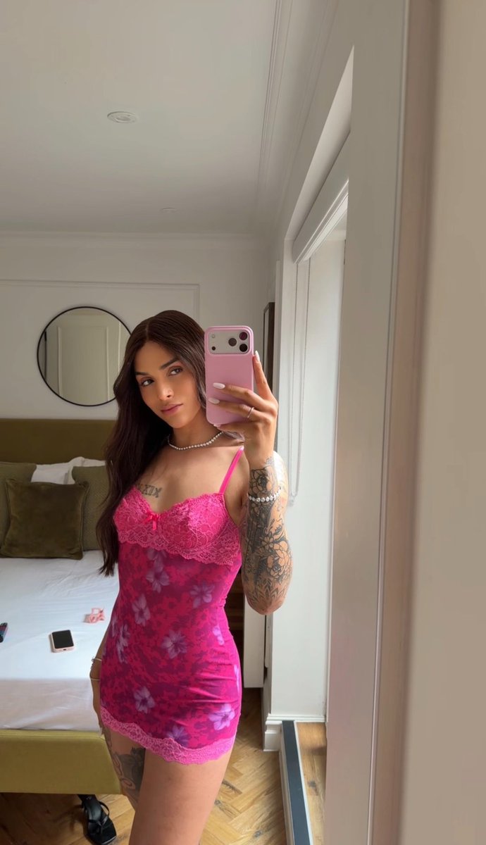 karoline_uk1's tweet photo. Do you think I’m a pretty girl? 👀 https://t.co/CWzST8wGwD
