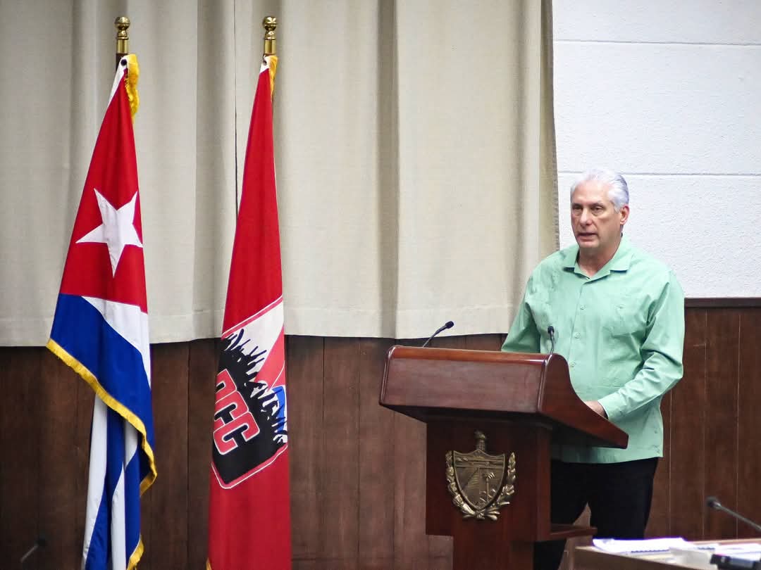 GEORGE80283962's tweet photo. @DiazCanelB:
"Las transformaciones que estamos presentando son para avanzar en la defensa del socialismo,para apoyar y ampliar la justicia social,para apoyar crear riqueza económica y distribuirla con equidad ".
#LaPatriaSeDefiende
#ANAPCuba https://t.co/Qn7AI1L6IW