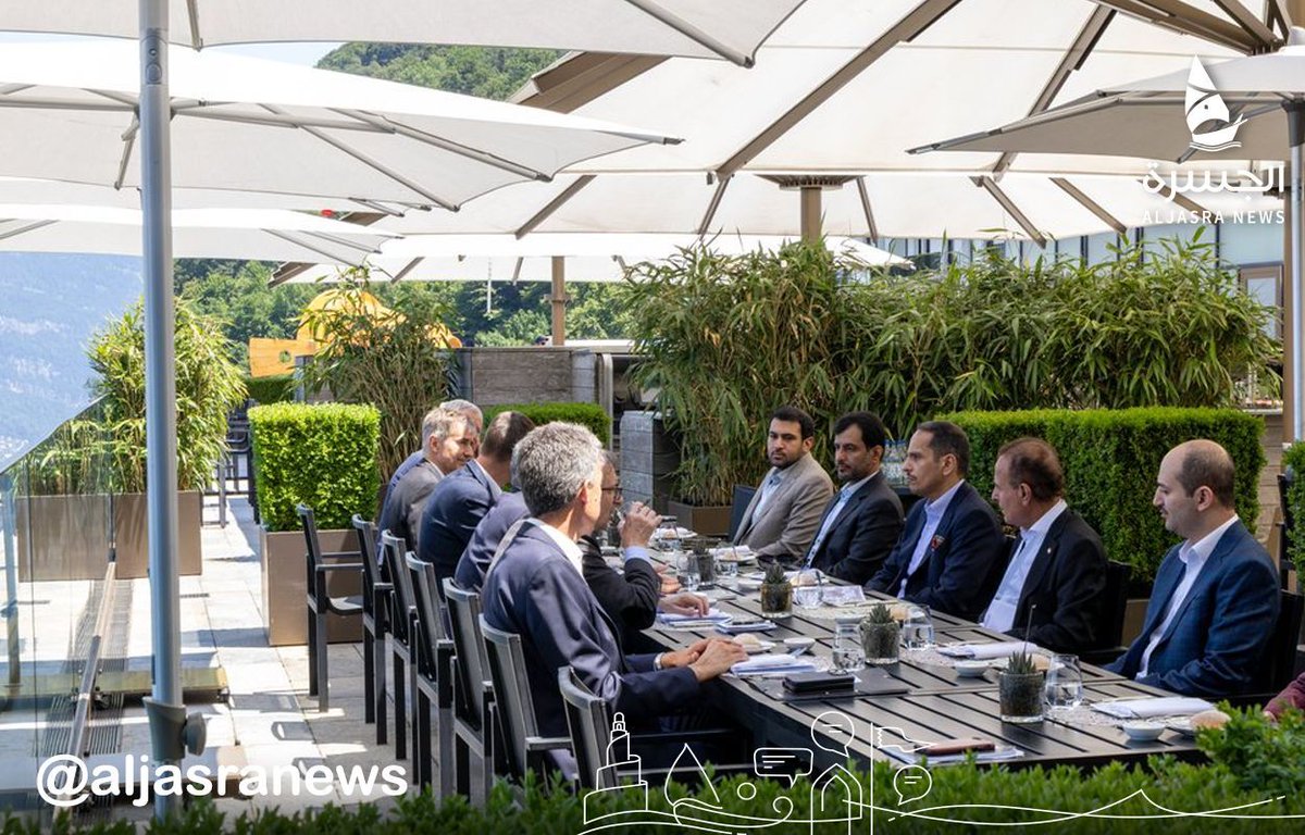aljasranews's tweet photo. 🇨🇭🇶🇦| معالي الشيخ @MBA_AlThani_ رئيس مجلس الوزراء وزير الخارجية يبحث المستجدات الإقليمية مع وزير خارجية سويسرا خلال اجتماع في منتجع بورغنشتوك 

📌- أكد معاليه على دعم دولة قطر الكامل لبدء المفاوضات بين أمريكا وإيران للتوصل إلى حل مستدام للقضايا 

| #الجسرة_الإخبارية - #قطر https://t.co/My93TsbDRD