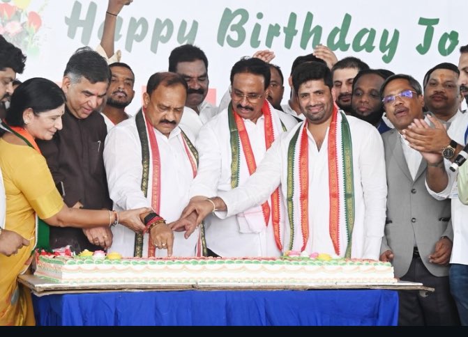 Manish765_INC's tweet photo. Today, 
on the occasion of Shri @RahulGandhi ji’s birthday, the #AkYMegaJobMela organized by Shri @AKY_INCMP MP concluded successfully.

Happy to see smiles on the faces of many young job seekers. 
Team #AKY volunteers from NSUI and IYC

#RahulGandhi 
#Hyderabad #AnilKumarYadav https://t.co/Nqk7686trv