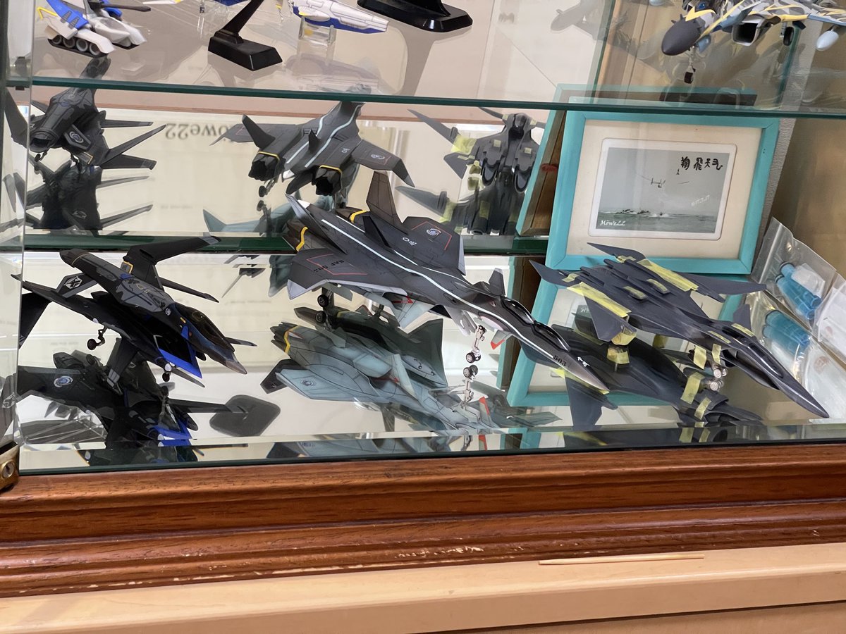 GrayGhost000's tweet photo. 1/72 メイヴの仮組み。
スーパーシルフに比べるとコンパクトに感じる。
同スケールの雪風の機体と並べると、ファーンⅡより一回り大きく、スーパーシルフより一回り小さいと言った感じ。 https://t.co/dW9l7FxbNF