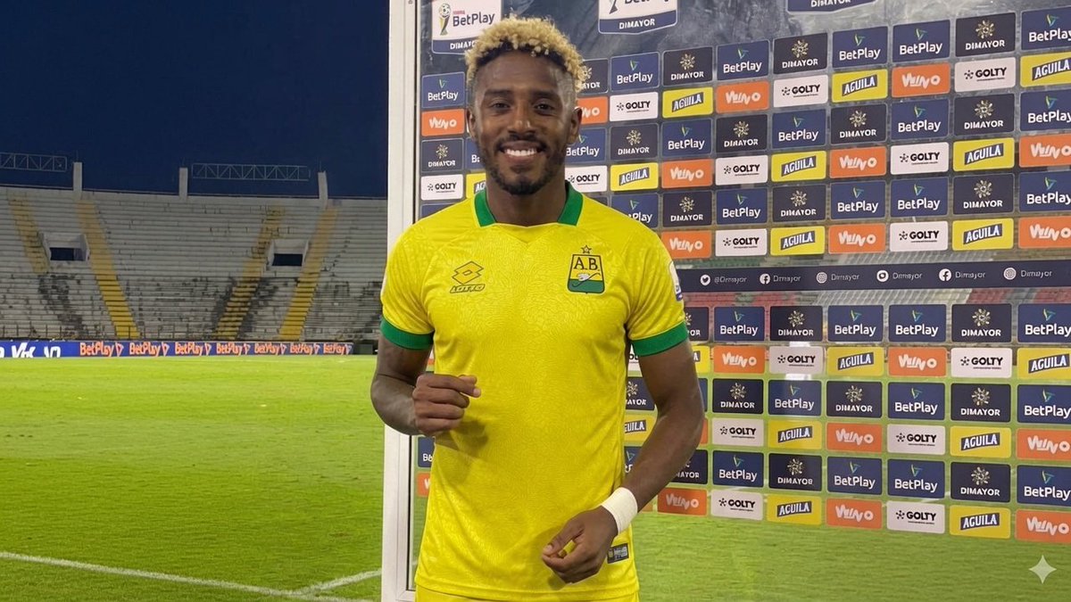 AnderCadena1's tweet photo. 🚨 𝗔𝗟𝗕𝗢𝗥𝗡𝗢𝗭 𝗟𝗜𝗦𝗧𝗢 🔰
ʙᴜᴄᴀʀᴀᴍᴀɴɢᴀ

El extremo-lateral está listo y es esperado en Tunja para unirse a la pretemporada con #Bucaramanga.

El cartagenero llega por pedido del DT 🇺🇾 Pablo Peirano quien lo dirigió en Santa Fe jugando la mayoría de los partidos como lateral por la banda izquierda 

🔰 Si fueras el DT y te toca ponerlo de titular por izquierda, ¿Lo usarías como lateral o como extremo? ✍️🏽
