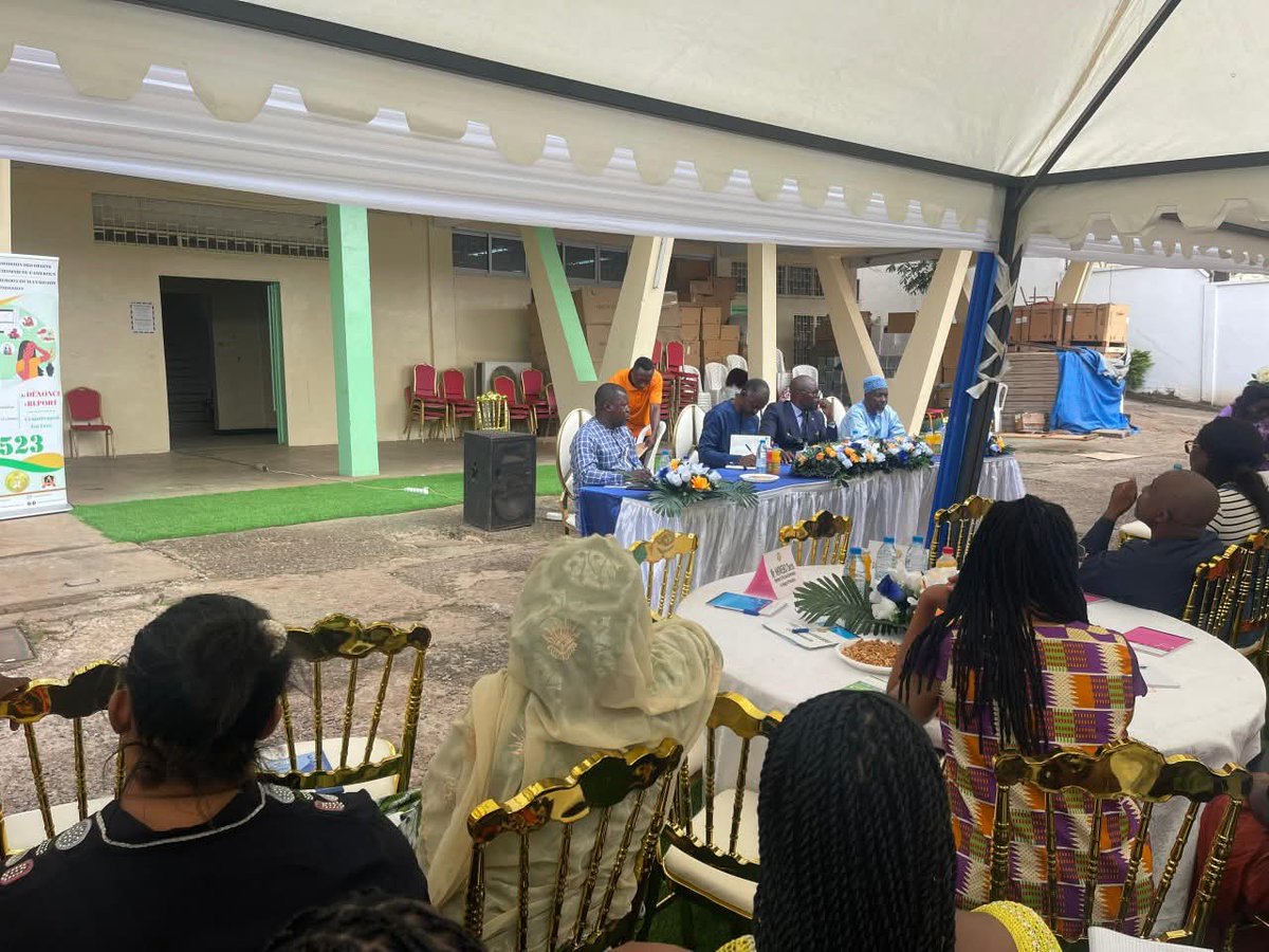 chrc_cdhc's tweet photo. 140e édition de la Journée internationale du Travail : le personnel de la CDHC édifié sur le dialogue social et le travail décent, Yaoundé, le 30 avril 2026
Lire... https://t.co/ViHcOBhtUN
#CHRC
#CDHC
#1523 https://t.co/VwKj5tDQHJ