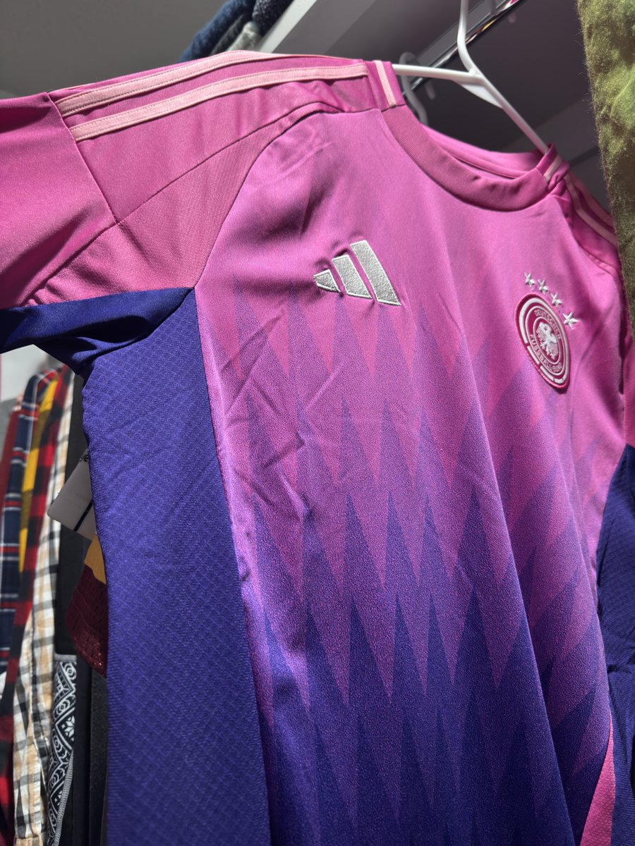 andyeosang's tweet photo. @sareru @DeliaMary I love this one sm and ngl I really love this Korea jersey as well and am trying to have the self control to not just buy it immediately 😅 https://t.co/I5Nujyfz0V