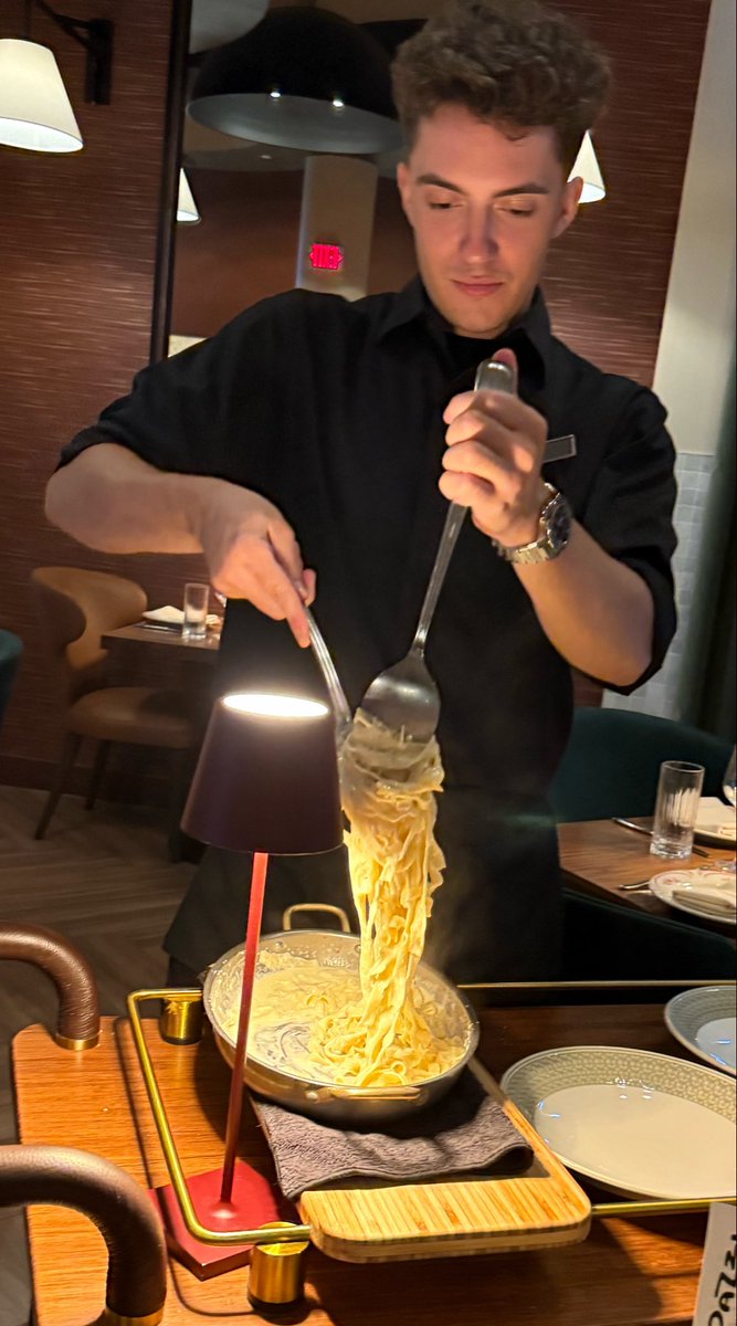 eatinglasvegas's tweet photo. Making the mozz at Ai Pazzi…which, along with a faithful Alfredo, were the highlights of dinner. 🇮🇹🍅🧀🍝
#Caprese🥗 https://t.co/avItOViXYN