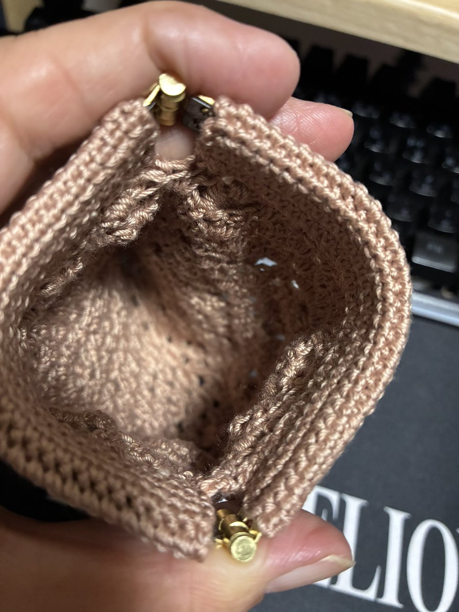 arumi_'s tweet photo. あとちょっとで放置してたのが出来た！
バネ口ポーチ🥰

相変わらず地味な色🤣🤣🤣 https://t.co/EP3bHUjsv1