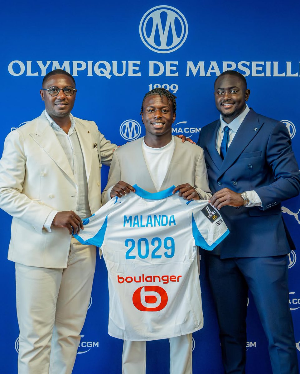 MassiliaZone's tweet photo. 🚨 Jephthe Malanda après la signature de son premier contrat pro :

"Fier et heureux de signer mon premier contrat professionnel à l'OM ✍🏿

C'est la récompense de nombreuses années de travail, de sacrifices et de persévérance.

Je tiens à remercier ma famille, mes proches, mes éducateurs, mes entraîneurs, mes coéquipiers ainsi que toutes les personnes qui m'ont accompagné et soutenu tout au long de ce parcours. 

Je remercie également l'OM pour la confiance accordée, ainsi qu'Ali Zarrak pour son accompagnement dans ce projet. 

Une étape importante est franchie, mais le plus dur commence maintenant. Le travail continue. 💙🤍"