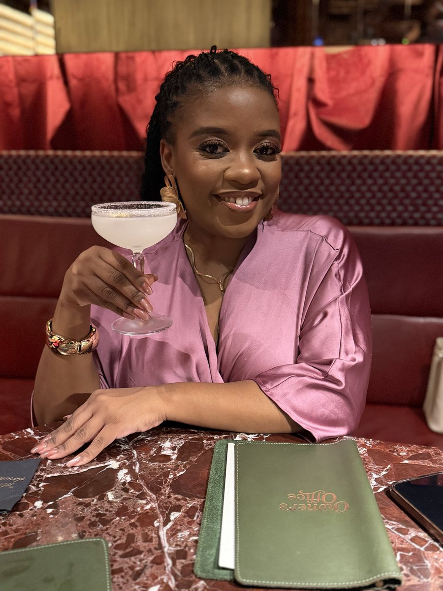LesediMets's tweet photo. Your network is your net worth!! Told Tyler it’s my befday and he said “Say less”!!🥳🥳🥳💃🏽💃🏽💃🏽💃🏽💃🏽 What a time!! #OwnersOffice https://t.co/z0WAHX2ixM