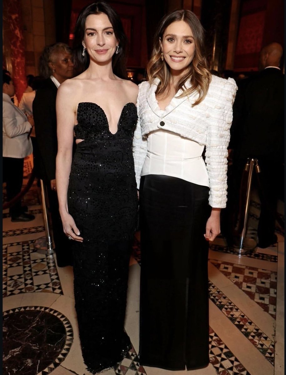 aespadilIa's tweet photo. kinda crazy now that anne hathaway and elizabeth olsen are currently pregnant rn https://t.co/UCPkX0CNR4