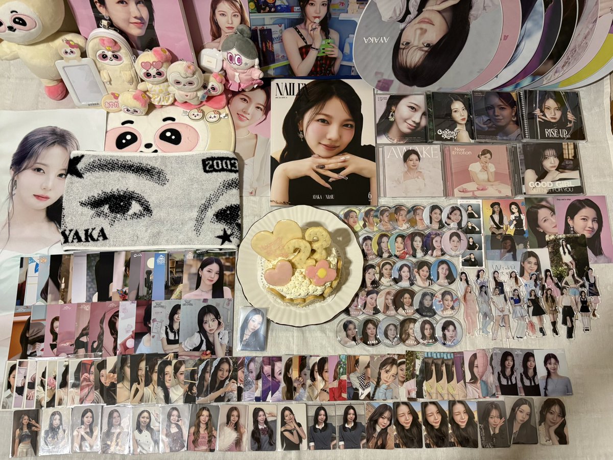 maya_ayaka_s2's tweet photo. 🤍𝐇𝐚𝐩𝐩𝐲 𝐁𝐢𝐫𝐭𝐡𝐝𝐚𝐲🦥

大好きなあやかちゃん23歳のお誕生日おめでとう🎀メンカラのクッキーとケーキでお祝いしたよ🤍ྀིあやかちゃんが幸せいっぱいの年になりますように✨
👉🏻ALT👈🏻

#HappyAYAKAday
#23歳のアヤカとDREAM_WITH_ME
#AYAKA_bubble https://t.co/fGDJ7qAJ5y
