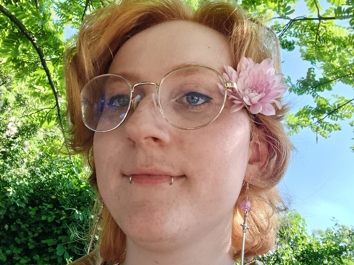 PueraDea's tweet photo. We up in Midsommar over here https://t.co/VYK13ghK8H