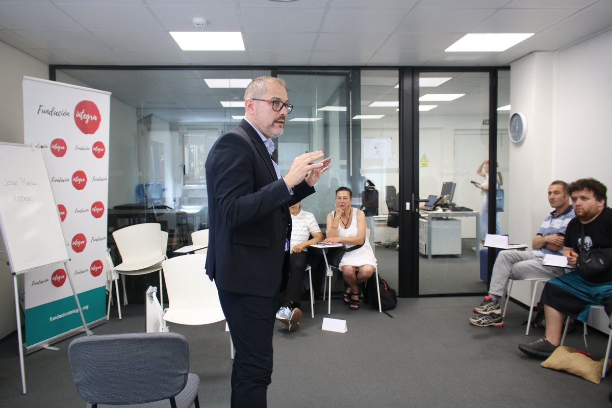 FUN_INTEGRA's tweet photo. 🔴Primeras experiencias #VoluntariadoCorporativo junto a @EROSKI y ¡todo un éxito!
📝5 talleres✔️9 voluntarios❤️20 candidatos
Además de formación y revisión de CV, los participantes realizaron entrevistas de selección🤝Gracias por vuestra ilusión y compromiso con la #Integración https://t.co/lAKWFy7diT