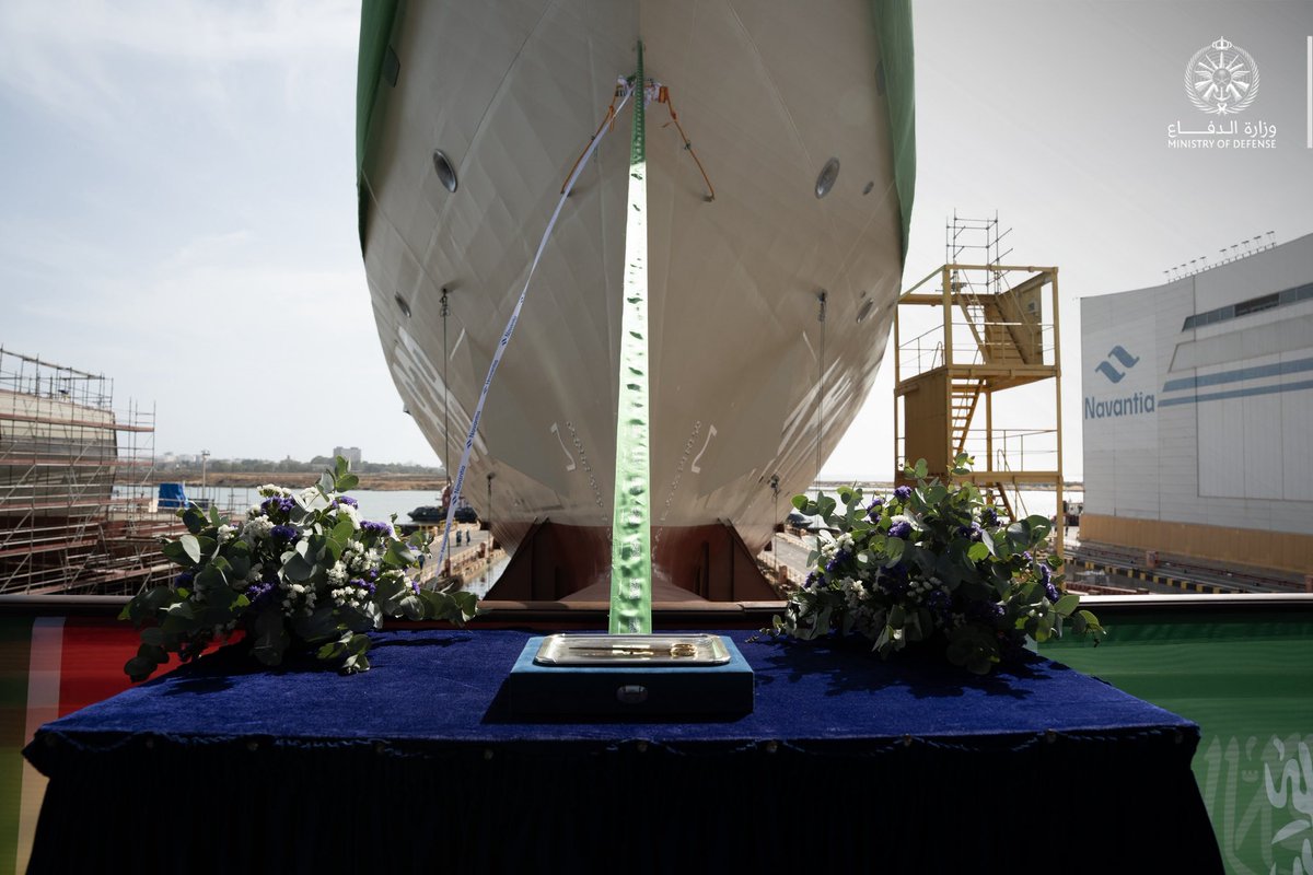 OKAZ_online's tweet photo. #صور| القوات البحرية تُعوّم «سفينة جلالة الملك المدينة» أولى سفن المرحلة الثانية من «مشروع السروات» في حوض بناء السفن في إسبانيا، وذلك بعد انتهاء مرحلة بناء وتجميع بدن السفينة، تمهيدًا لتثبيت ودمج المنظومات وإجراء اختبارات القبول في الميناء والتجارب البحرية.
@modgovksa https://t.co/NrLVBdXSbe