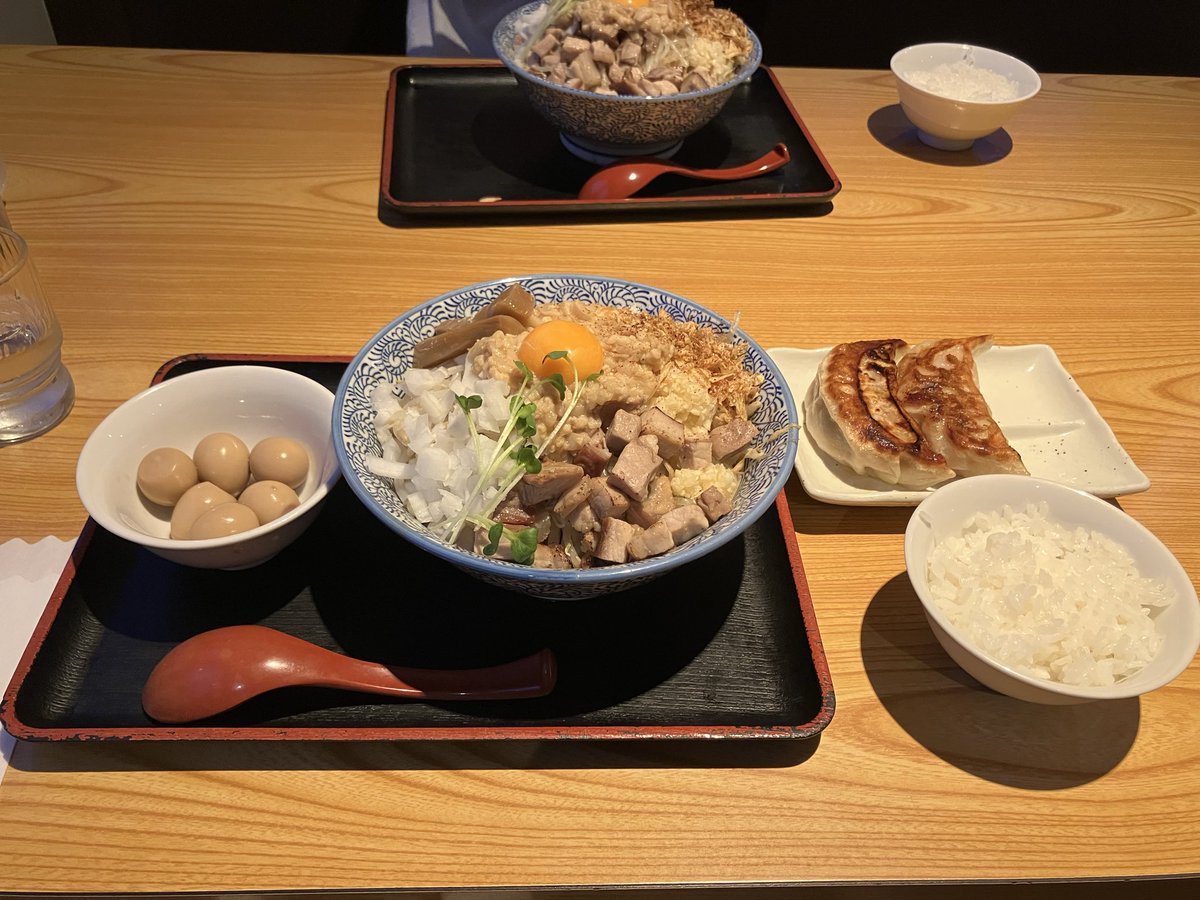galivege's tweet photo. #麺屋こうじ つくば
今日の夕食は限定狙いでつくば麺屋こうじへ
角ふじまぜそばウズラ心の味餃子半ライス
まず魚介の効いたタレで食べ進め、粉チーズ、ニンニクを混ぜると一気にジャンク感アップ！フィニッシュまで無事に美味しく完食😋
また面白い限定期待しています🙏
#大勝軒 #つくば麺屋こうじ https://t.co/ABcWNpkBsY