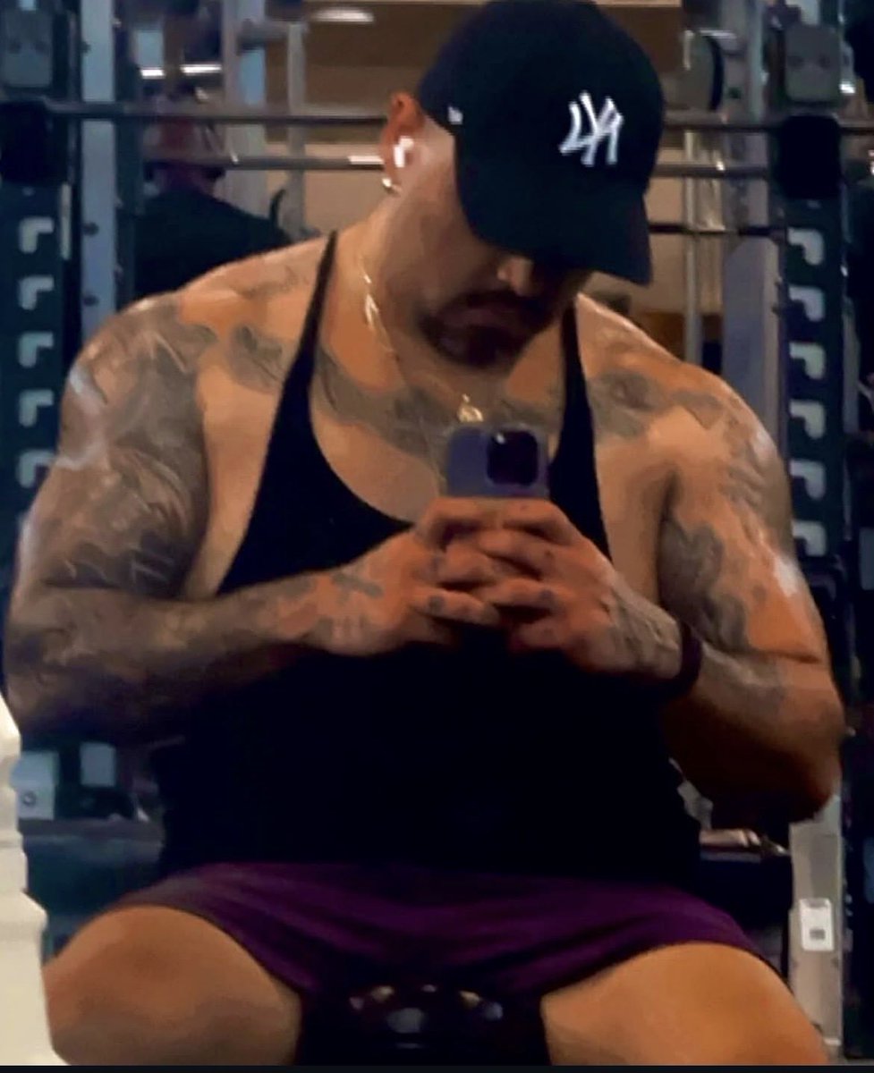 JasonNasty777's tweet photo. Heβs BIG literally ππ #Gay #Gayarm #Gaypapi #Gaybigbugle https://t.co/LyCucK1nRr
