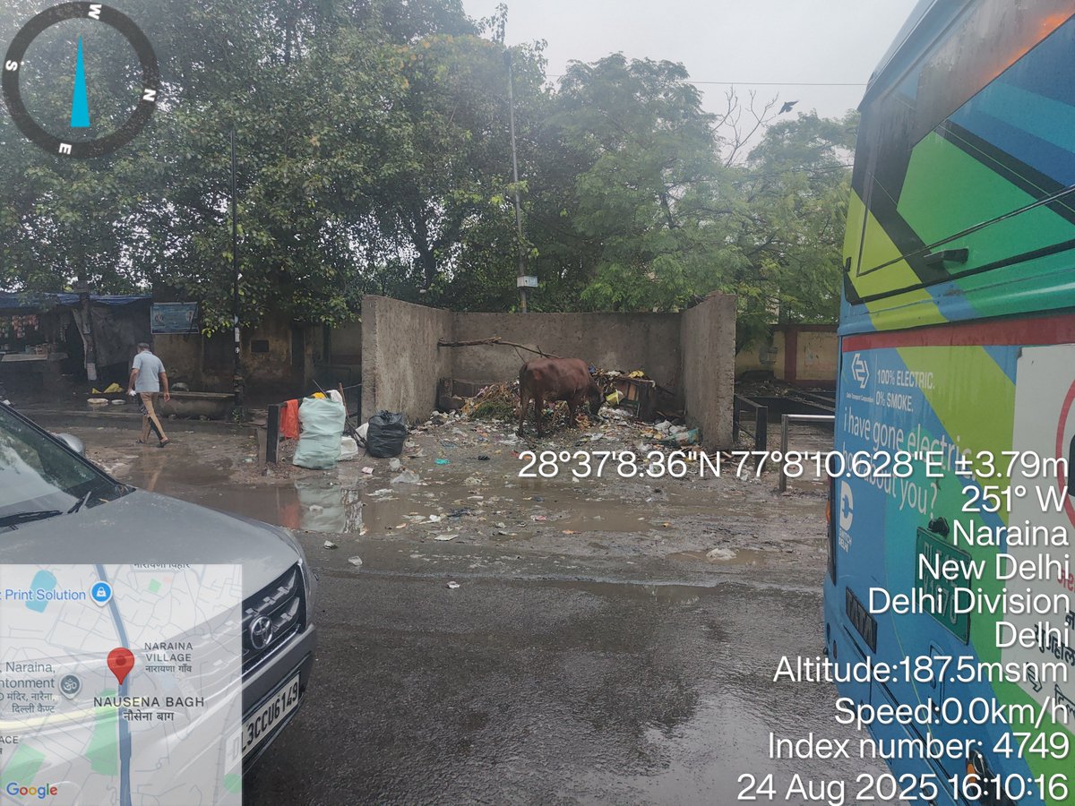 paras_0707's tweet photo. @JasjeevGandhiok A similar decision was issued on 14/5/25, on 17th @DelhiPwd contractor build a #garbage dump on #footpath We approached #DelhiHighCourt court directed #GNCTD examine what could be done. Nothing happened, we went back: the matter remains pending to this day! #supremecourtdefied https://t.co/tVYTiWYIHF
