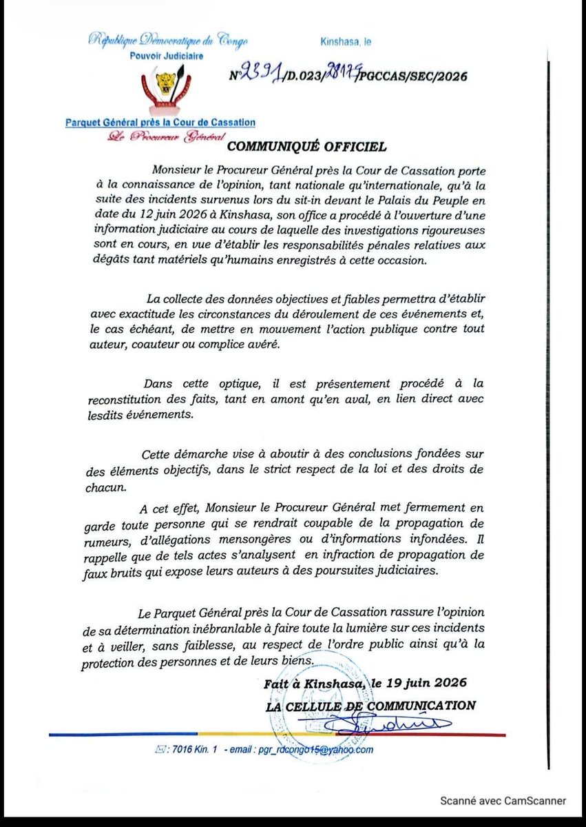 JeampyAlivision's tweet photo. 🇨🇩 #Urgent #RDC | Sit-in du 12 juin : le Procureur général ouvre une information judiciaire

Le Procureur général près la Cour de cassation a annoncé, ce vendredi 19 juin 2026, l'ouverture officielle d'une information judiciaire à la suite des incidents survenus lors du sit-in organisé le 12 juin dernier devant le Palais du Peuple, à Kinshasa.

Dans un communiqué, le parquet indique que cette procédure vise à faire toute la lumière sur les événements qui ont émaillé cette manifestation, notamment les actes de violence, les troubles à l'ordre public ainsi que les dégâts matériels et les préjudices humains enregistrés au cours de cette journée.

Les enquêteurs ont été instruits de réunir tous les éléments de preuve nécessaires afin d'identifier les éventuels responsables et de déterminer les circonstances exactes des faits. Le ministère public précise que les investigations concerneront aussi bien les auteurs directs que les éventuels coauteurs, complices ou commanditaires.

Le Procureur général rappelle que nul n'est au-dessus de la loi et assure que toute personne dont la responsabilité pénale sera établie répondra de ses actes devant les juridictions compétentes, conformément aux dispositions légales en vigueur.

Cette décision marque une nouvelle étape dans le traitement judiciaire des événements du 12 juin et pourrait avoir d'importantes répercussions sur le paysage politique national, alors que les débats autour des responsabilités des différents acteurs continuent d'alimenter l'actualité.