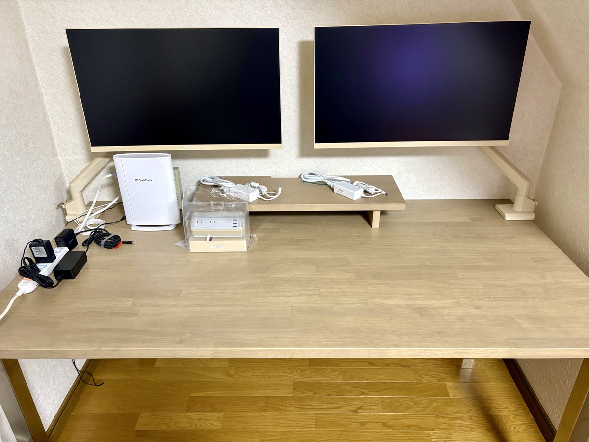 【Mamere】ディスプレイ販売品カワウソ定価209000円　※電動稼働 私は家でも社畜になるぞ！ジョジョーッ!! 書斎の詳細。 現状はここまで
