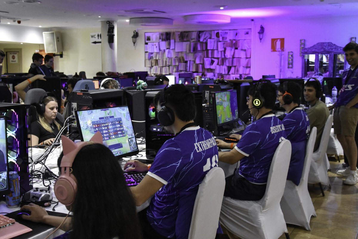 Gamesportselect's tweet photo. 📸 Àlbum de fotografies de la LAN Party Lleida Vol.5! 🎮✨

Un cap de setmana ple d’emoció, tornejos, rialles i moments gaming 100%.

Gràcies a tots els participants per tornar a fer possible l’èxit d’aquesta 5a edició! 💥

💖 No us perdeu ni un detall, feu un cop d’ull a l’àlbum i compartiu els vostres moments preferits!

👉 https://t.co/bqhQ8u0nGG