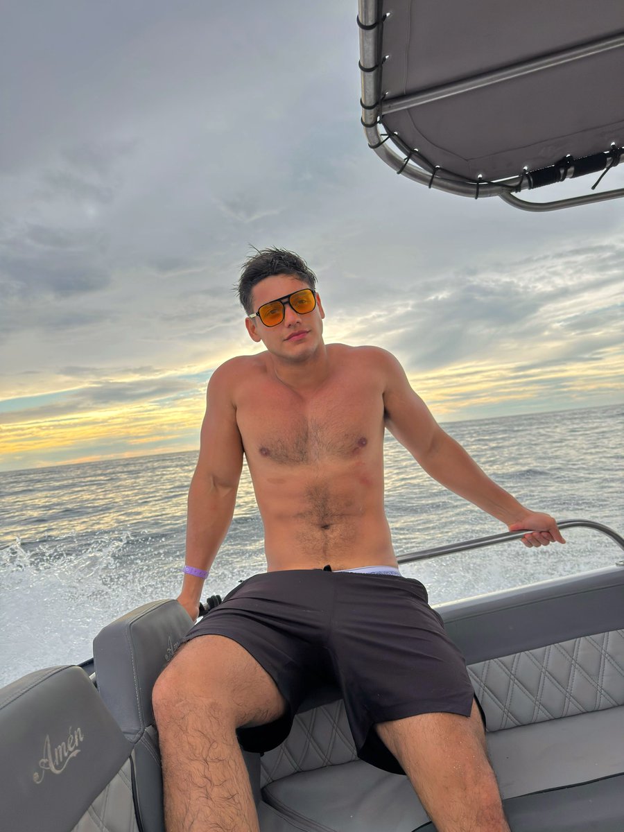 Edwarddcas's tweet photo. Hi 🌊 https://t.co/miMDFVS6EN