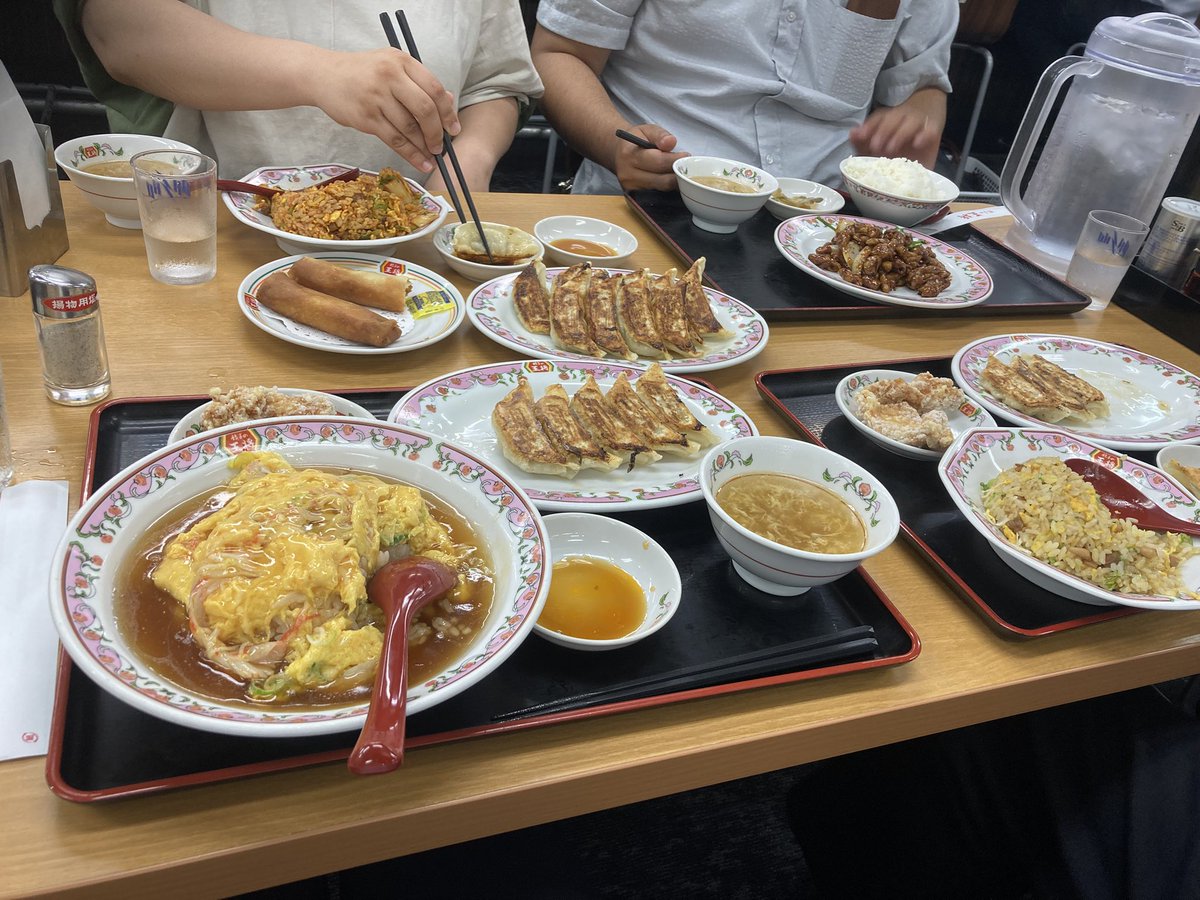 ginta_3's tweet photo. スタラからの〜
コムラさん、シュガーレスさん、わかなさんの4人で王将+カラオケ！！ https://t.co/hGZ7Hy36PR
