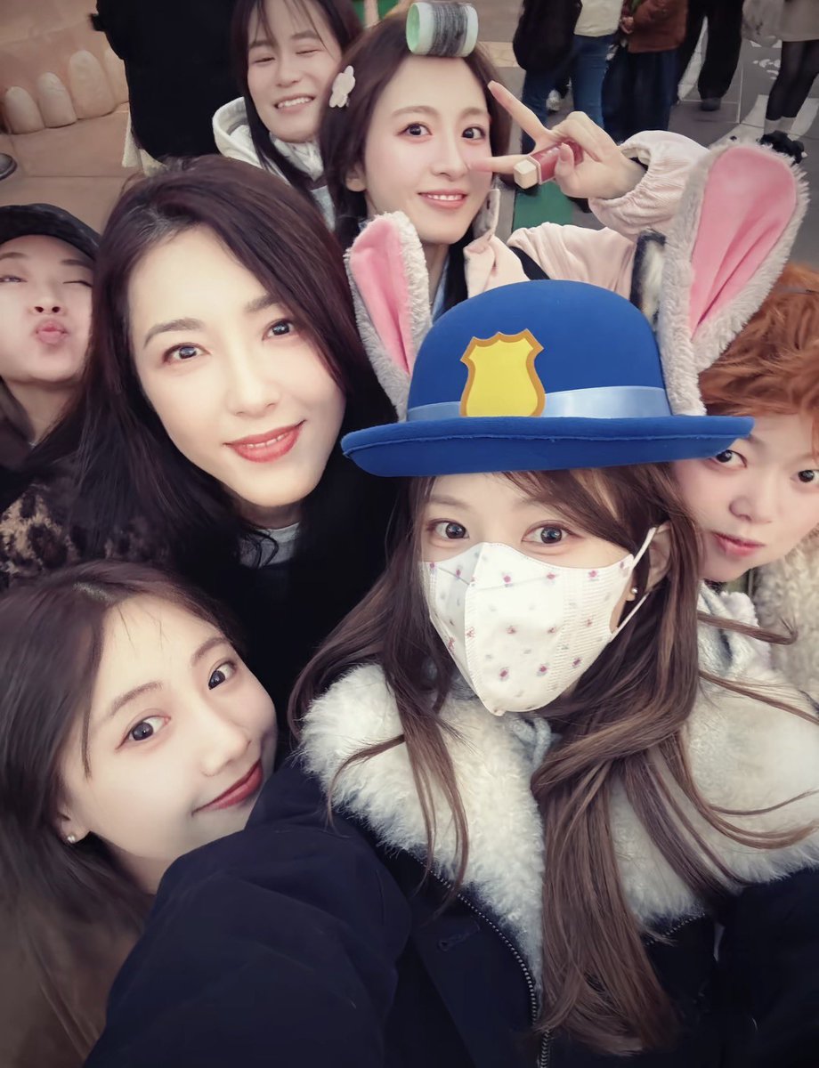 밤! tweet media