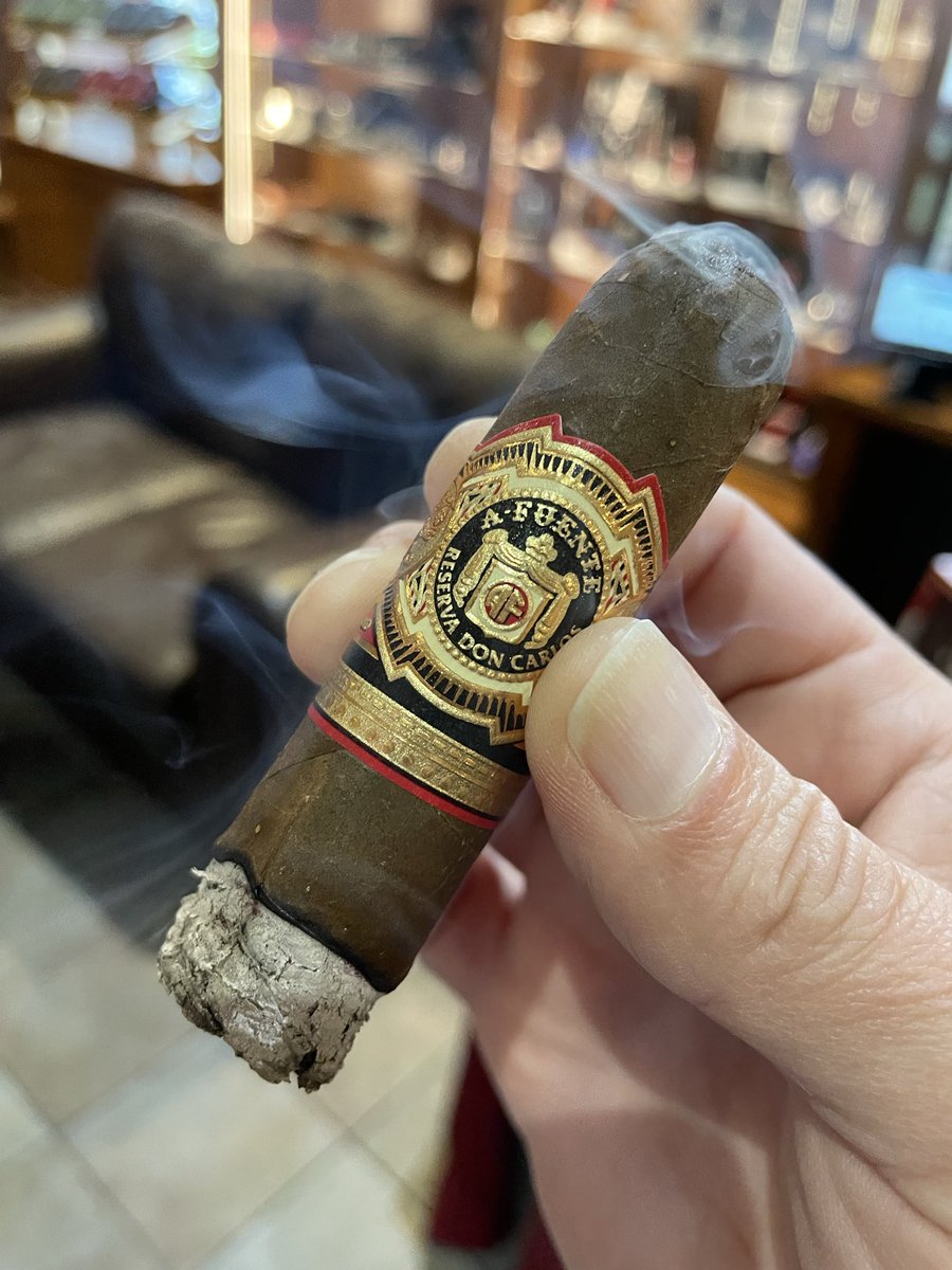 Famous Cigars tweet media