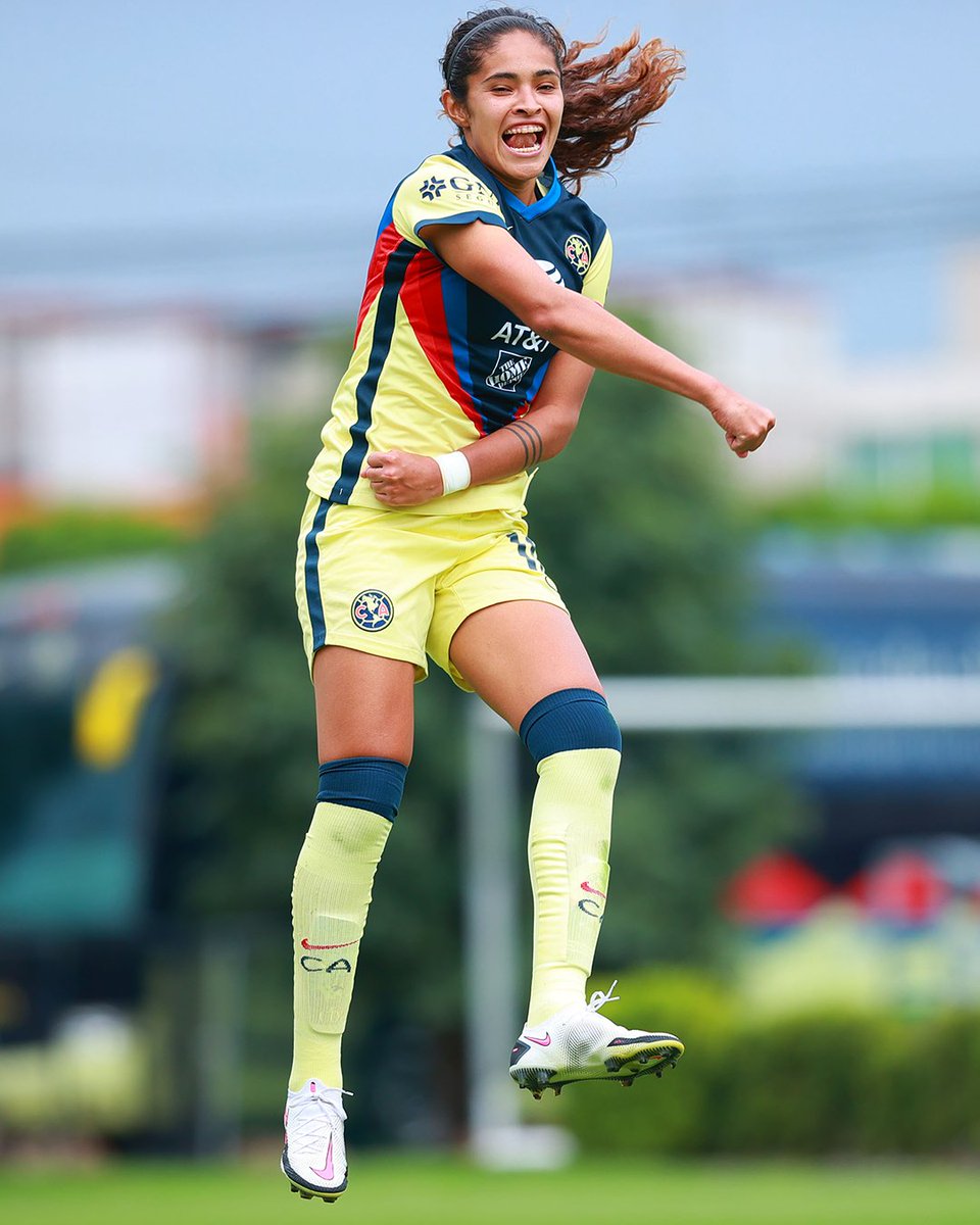 LigaBBVAFemenil's tweet photo. #Históricas | ⭐️ Cuando la Liga BBVA MX Femenil comenzaba a escribir su historia, Daniela Espinosa ya estaba dejando su firma en ella. ✍🏼

Campeona con América, referente y una de las jugadoras que ayudaron a darle brillo a los primeros años de la Liga. 🏆💛

#NuestroFutFem https://t.co/dGm2BrhKdB