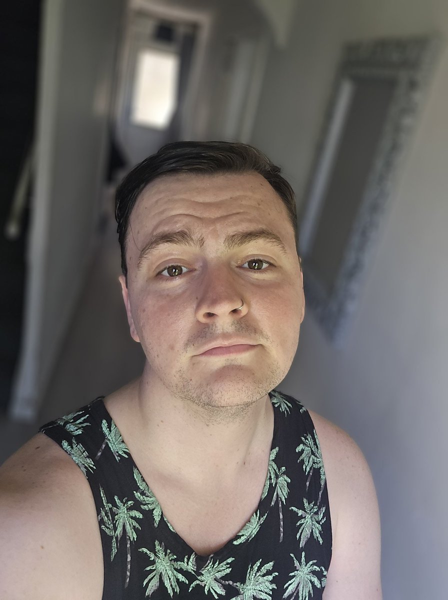 Simpy96's tweet photo. The weather is so nice today and im stuck inside. Someone make me feel better? https://t.co/U2bDBJJjK0